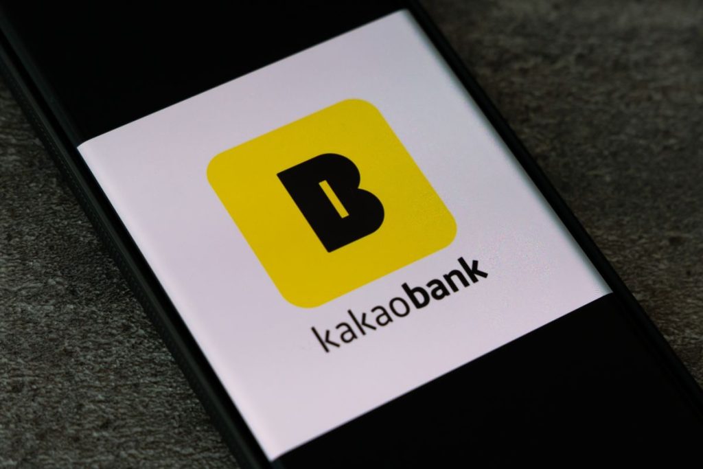 KakaoBank-Drops-to-Record-as-Holder-Seeks-320-Million-in-Block-