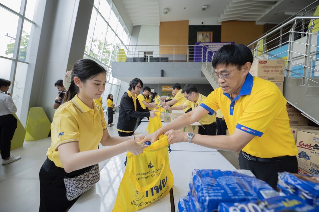 กระทรวงพลังงาน - กฟผ. ลำเลียงถุงยังชีพสู่ผู้ประสบภัยภาคเหนือแล้ว