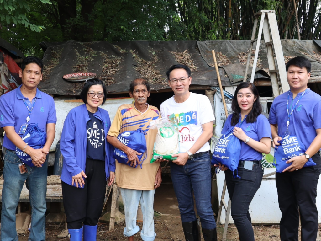 SME D Bank ส่งมอบ ‘ถุงยังชีพ’ ช่วยบรรเทาความเดือดร้อนผู้ประสบอุทกภัย จ.ราชบุรี