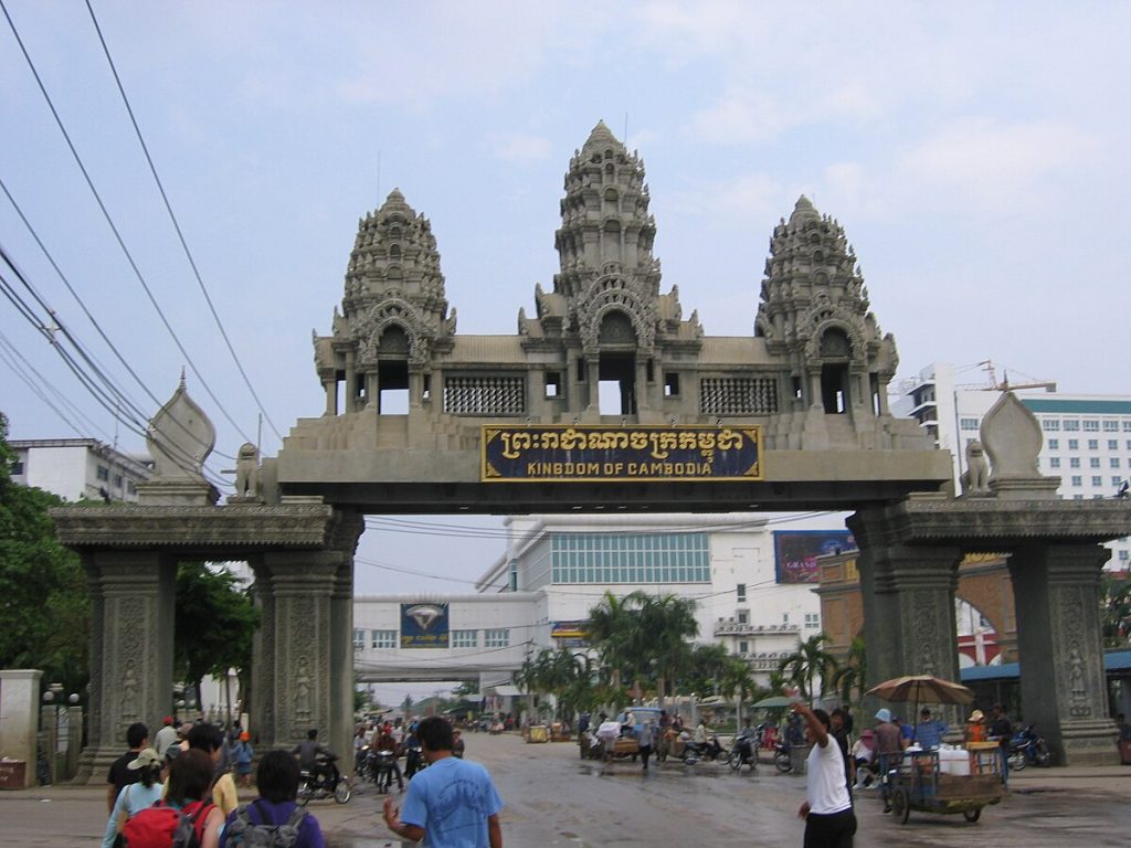 Border_crossing_cambodia
