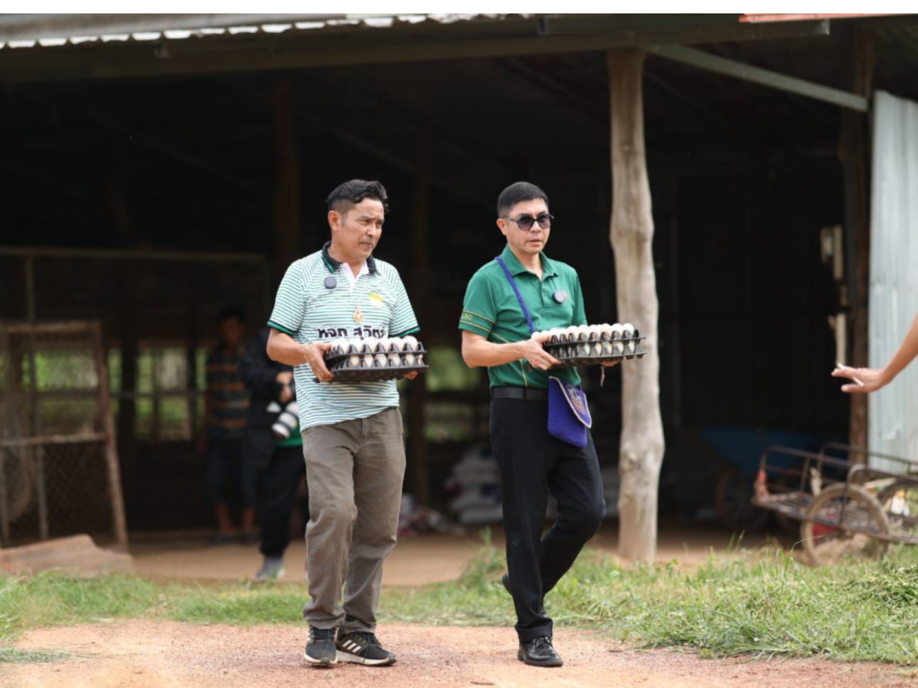 ผู้จัดการ ธ.ก.ส. เยี่ยมชมงานสุวิทย์ฟาร์ม ต้นแบบฟาร์มเป็ดออแกนิก จ.อุบลราชธานี