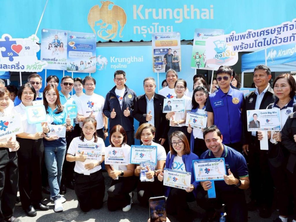 "เอกนิติ" ลงพื้นที่ปทุมธานี ติดตามสถานการณ์น้ำ มอบถุงยังชีพผู้ประสบภัย