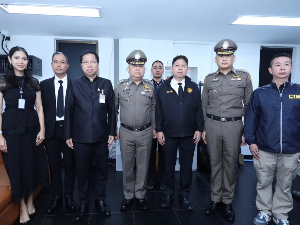 “รมต.สันติ ปิยะทัต” ลุยแถลงจับบุหรี่ไฟฟ้าล็อตใหญ่ มูลค่ากว่า 15 ล้าน