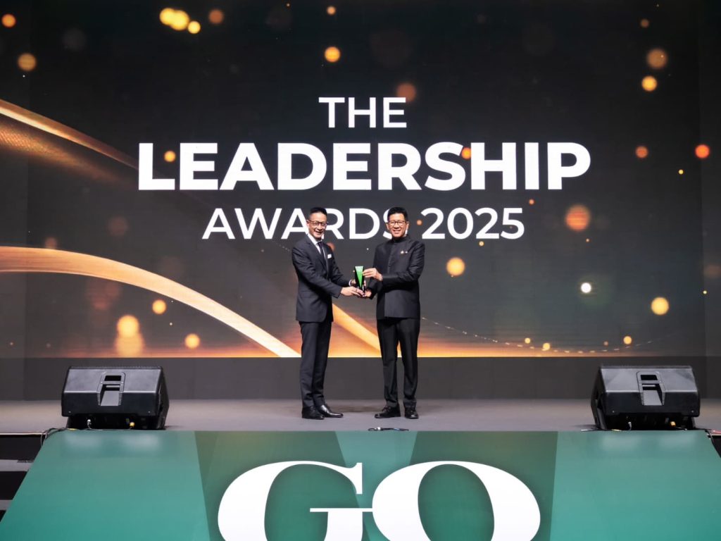 “สาระ ล่ำซำ” รับรางวัล Human Capital Development Award