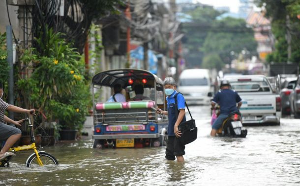 Tide-flood-in-Bangkok_01-e1636371163990