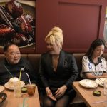 คึกคัก “ลุงป้อม” บุกร้าน “เอ ศุภชัย” เจอทาบทามเข้าวงการบันเทิง