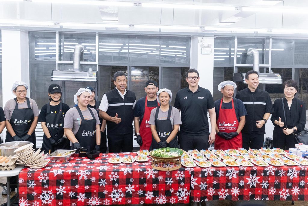 ลัคกี้เฟลม ร่วมกับ กรุงเทพมหานคร และ ตั้งต้นดี บริจาคชุดอุปกรณ์ทำครัวสำหรับครัวอิ่มท้อง