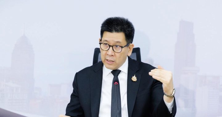 “คลัง” แย้มลดภาษีน้ำมัน E20 พยุงค่าครองชีพ ยึดวินัยคลังเคร่งครัด
