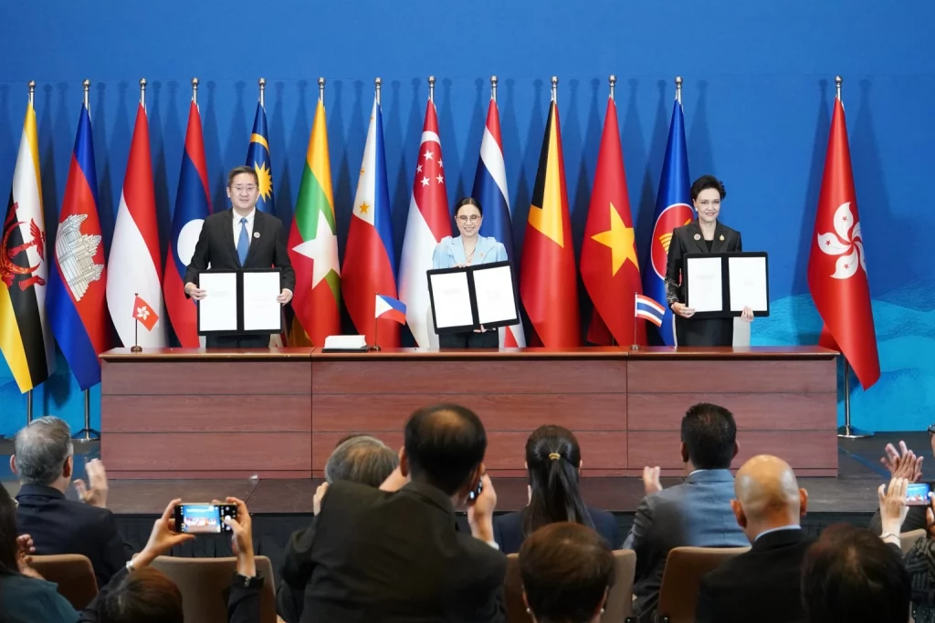 ไทยเดินหน้าอาเซียน-ฮ่องกง ลงนามพิธีสารฯ เปิดประตูลงทุน เชื่อมโยงห่วงโซ่อุปทานภูมิภาค