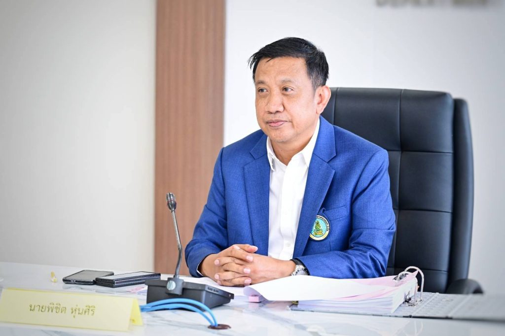 ทางหลวงชนบท ระดมกำลังช่วยน้ำท่วม จัดรถรับ-ส่งประชาชน